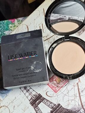 Lise Watier Oil-free Compact Powder Foundation